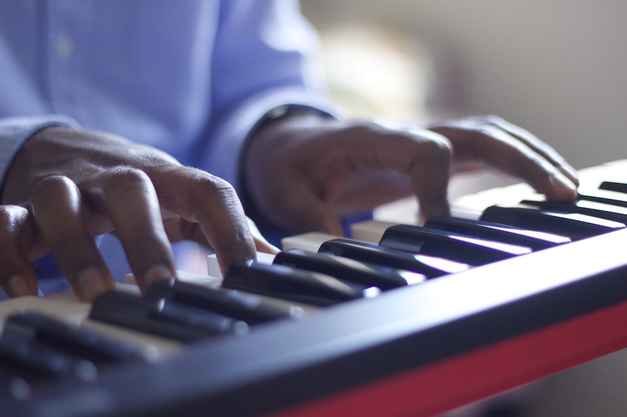 Rotaris playing a MIDI keyboard